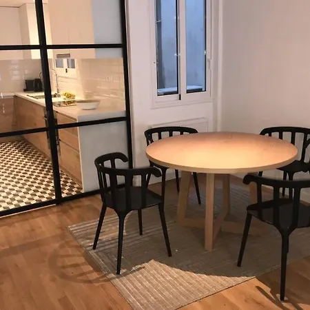 Luxury 2 Bedroom 2 Bathroom Flat In Kolonaki ! Lägenhet *